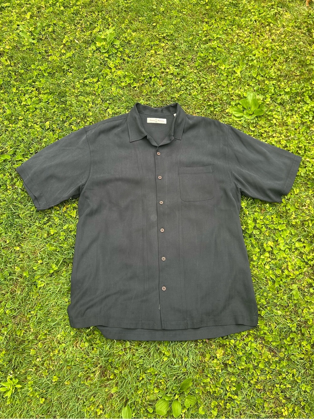 tommy bahama 100% silk loop color black button up